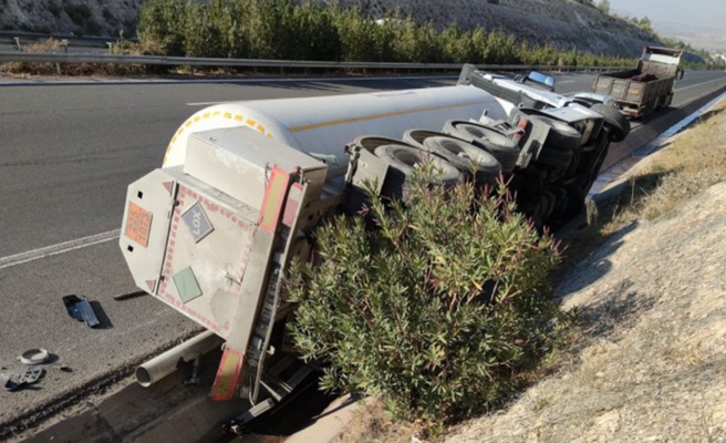 Şanlıurfa'da LPG yüklü tanker devrildi: 1 yaralı