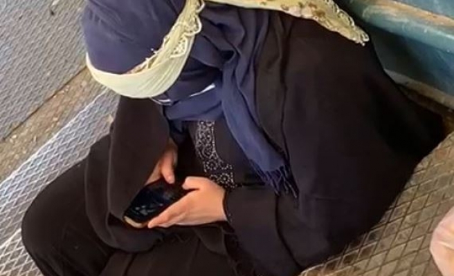 Haliliye'de lüks telefonlu dilenci