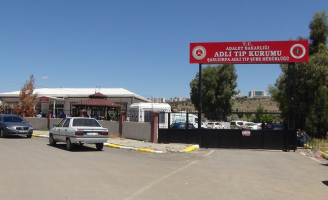 Küçük çocuk römorkun altında can verdi