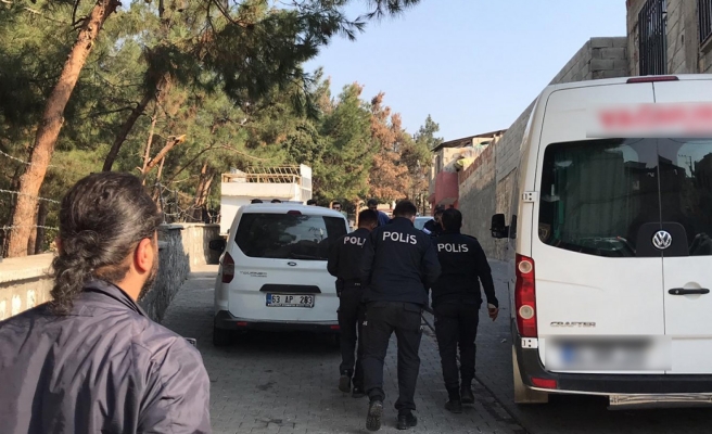 Çalıntı araçla kaçan sürücüyle polis arasında kovalamaca