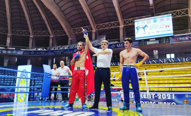 Urfalı kick boksçu şampiyonadan altın madalyayla döndü