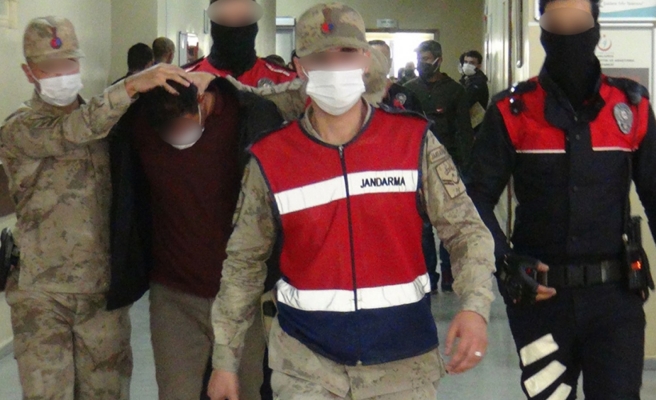 Firari şüpheliyi jandarmadan kaçırmaya kalkıştılar