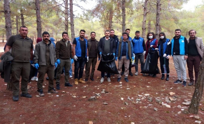 Şanlıurfa'daki mesire alanında temizlik etkinliği