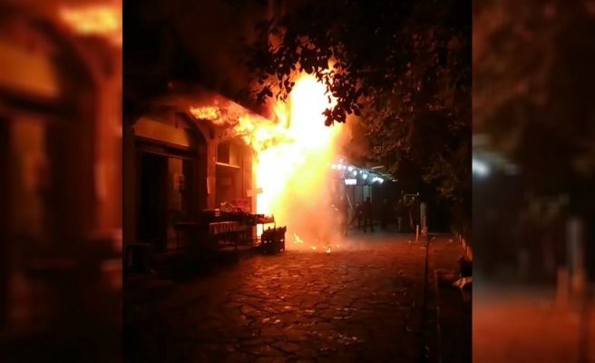 Şanlıurfa'da işyeri alev alev yandı!