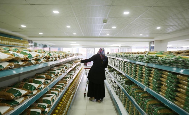 Haliliye'de marketten ihtiyaç sahibi 23 bin hane yararlanıyor