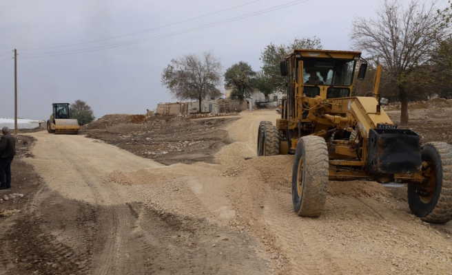 Karaköprü kırsalında kış öncesi yollar yenileniyor
