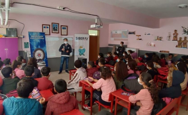 Öğrencilere siber suçlara karşı eğitim