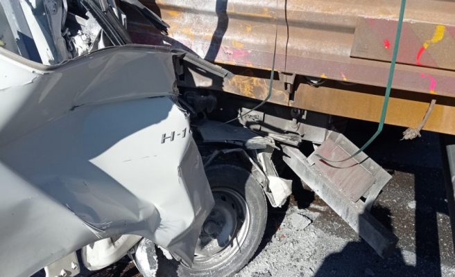 Şanlıurfa'da 3 araç birbirine girdi: 2 yaralı