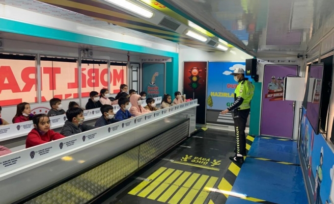 Şanlıurfa'da yüzlerce öğrenciye trafik eğitimi