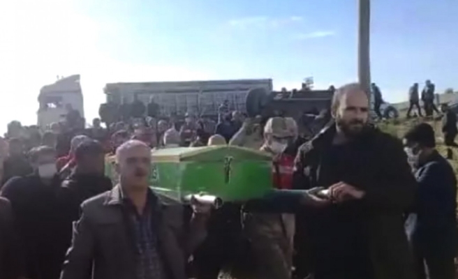 Kazada hayatını kaybeden anne ve 3 oğlu toprağa verildi