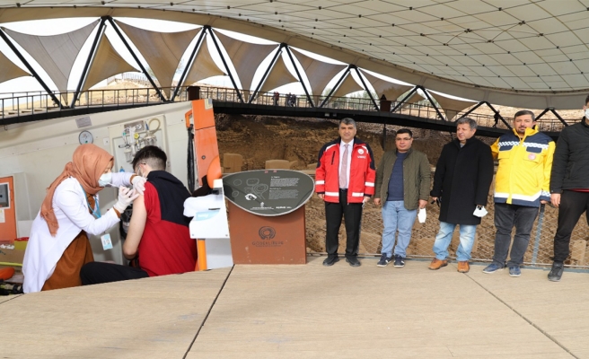 Göbeklitepe’ye gelen turistler için aşı noktası kuruldu