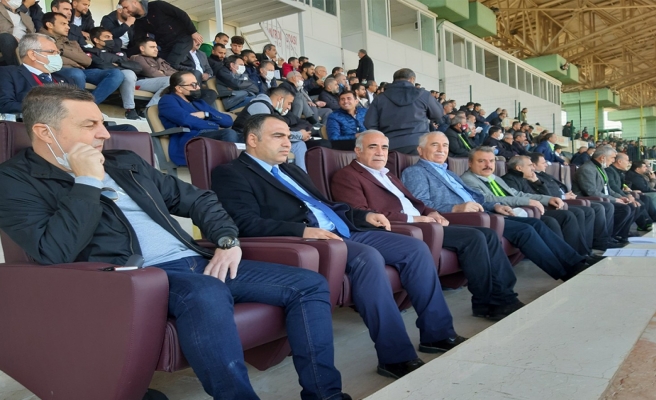 Urfalı taraftarlar Milletvekili Aydınlık’ı bağrına bastı!