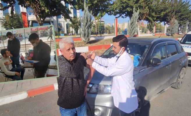 Haliliye’de esnaf  ve yatalak hastalara aşı yapıldı