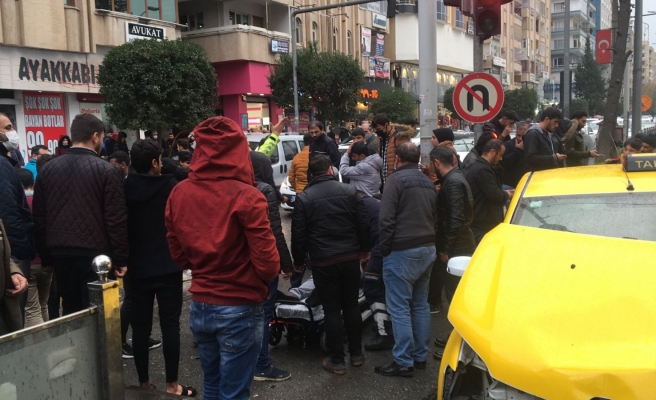 Haliliye'de toplu taşıma aracı ile ticari araç çarpıştı