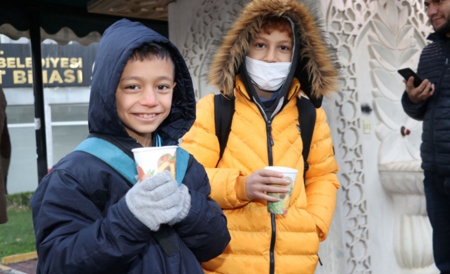 Vatandaşların içi sıcak çorbayla ısınıyor