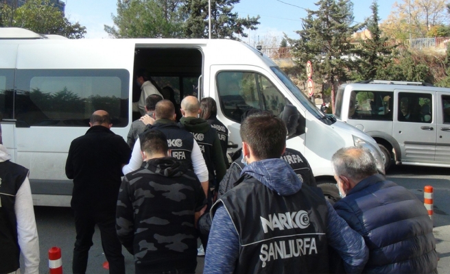 Şanlıurfa'da uyuşturucu satıcılarına baskın!