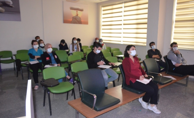 Akçakale’de sağlık personeline çocuk istismarı eğitimi