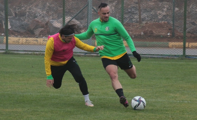 Şanlıurfaspor yağmur altında çalıştı