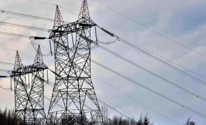 Kış gününde tüm gün elektrik kesintisi çileden çıkardı!