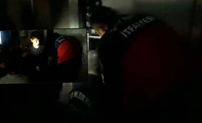 Asansörde mahsur kaldılar! İtfaiye yardımlarına koştu!