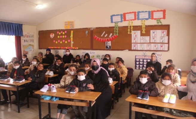 Eyyübiye Belediyesi’nden öğrencilere kışlık yardım