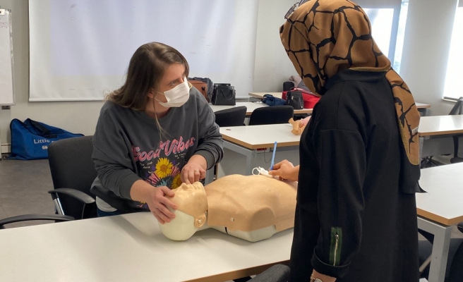 Çağrı merkezi personeline uygulamalı ilk yardım eğitimi verildi