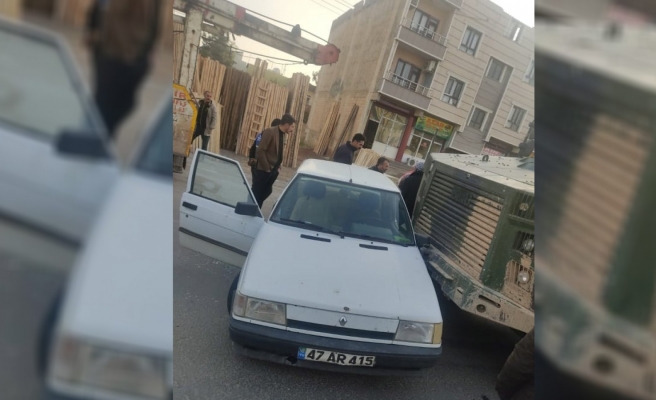 Urfa'da askeri araç ile otomobil çarpıştı!