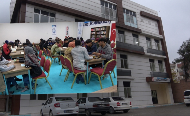 Akçakale’de üniversiteye hazırlık kursuna gençlerin ilgisi büyük