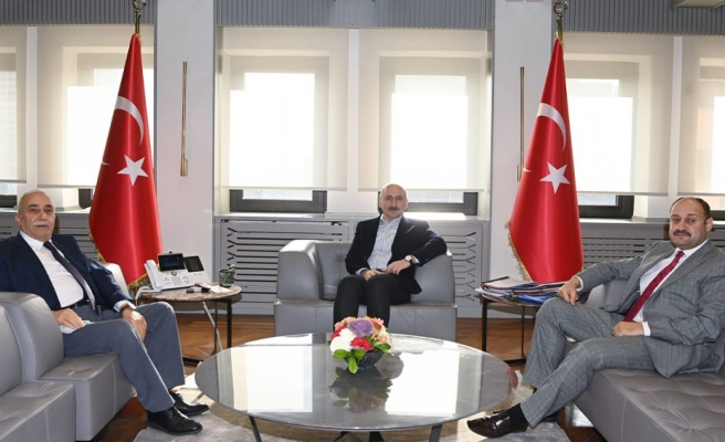 Urfalı vekiller kentin ulaşım sorunlarını bakana iletti