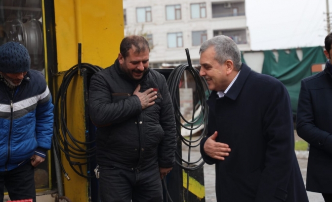 Beyazgül, yeni yılın ilk gününde esnafla buluştu