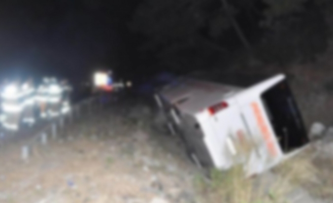 Hilvan’da otobüs şarampole yuvarlandı