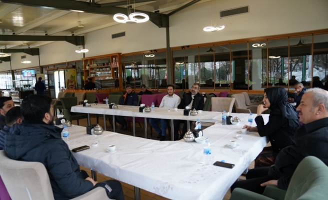 Çakmak, gazetecilerle kahvaltıda buluştu