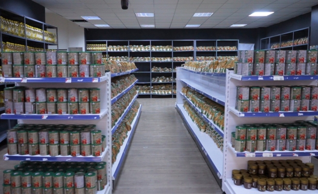 Karaköprü'de sosyal market ile yüzler gülüyor