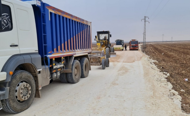 Akçakale’de stabilize yol çalışması