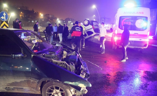 Şanlıurfa'da kavşakta iki araç çarpıştı!