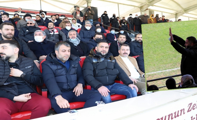 Esfane isim Karaköprüspor maçını tribünden izledi