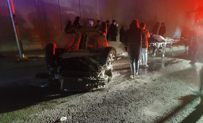 Şanlıurfa'da kaza! Takla atan araçta sıkıştılar