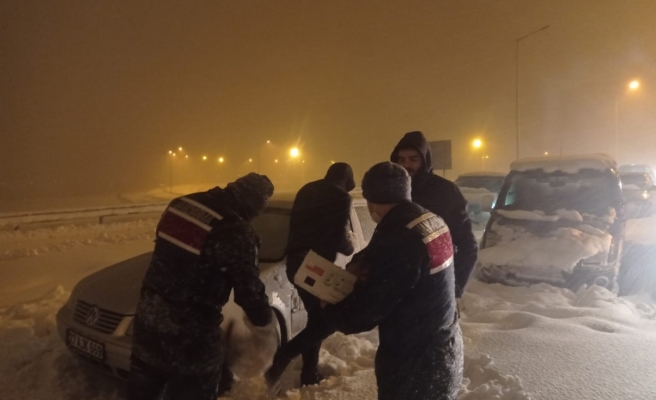 Çevre illerden Şanlıurfa'ya gelmek isteyenlere kar engeli!
