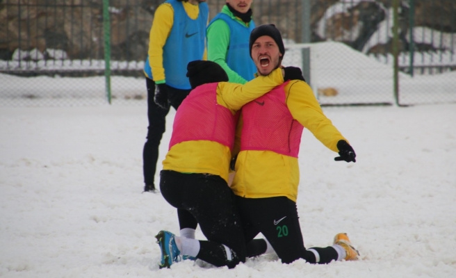 Şanlıurfaspor kar altında çalıştı