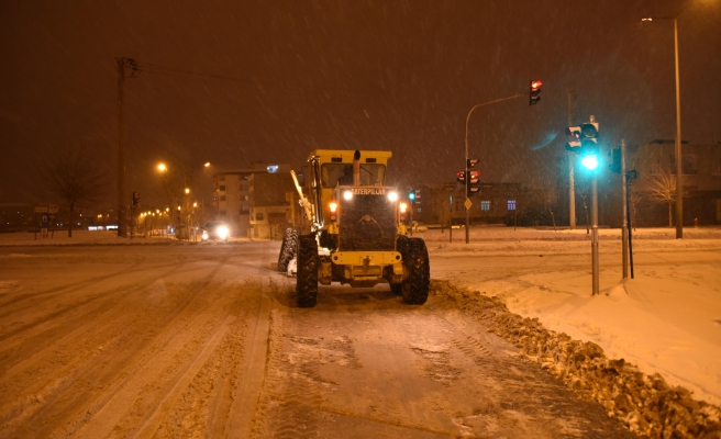 Siverek’te karla mücadele çalışması