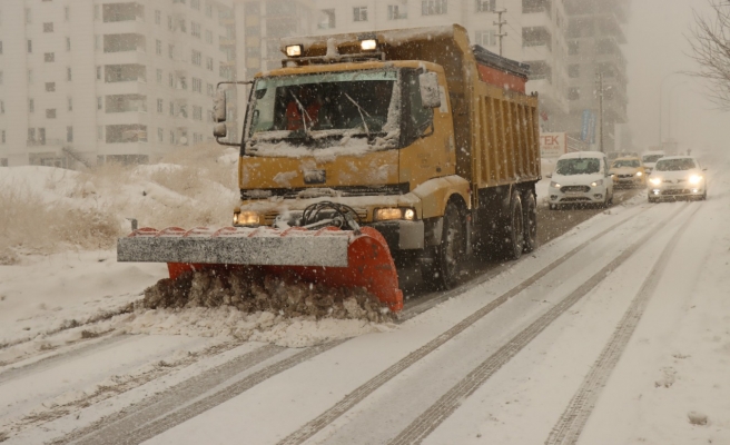 Büyükşehir’in kırsalda kar mesaisi