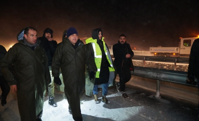 Büyükşehir Belediyesi karda mahsur kalan ailenin imdadına yetişti