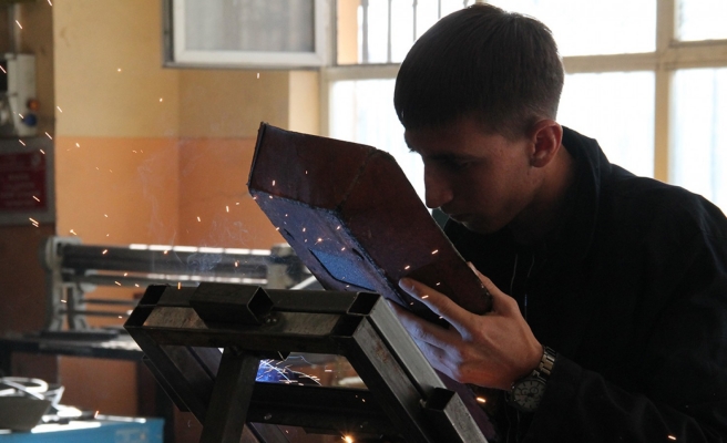 Ortaokul mezunlarına hem para hem diploma