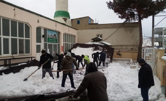 Urfa'da caminin çatısı çöktü! İbadete kapatılan cami ile ilgili açıklama