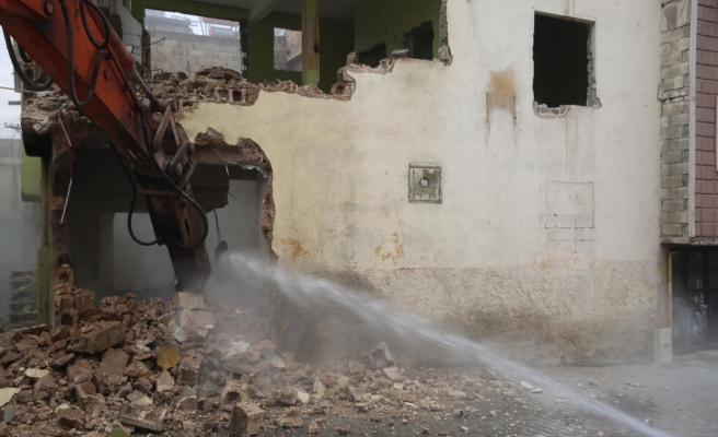 Haliliye’de riskli yapılar yıkıldı