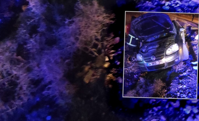 Otomobil şarampole uçtu!