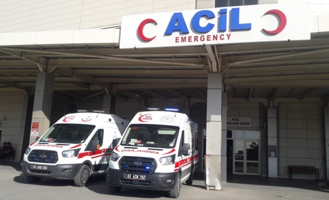 Eyyübiye’de çöp kamyonu devrildi: 1 yaralı