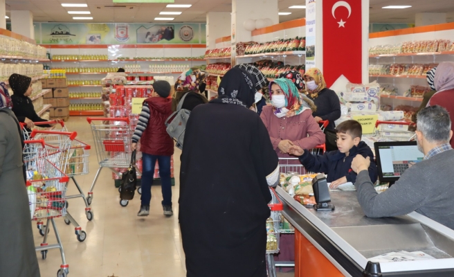 Büyükşehir, ihtiyaç sahibi ailelere destek sağlıyor