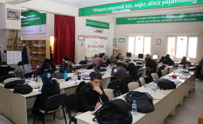 Karaköprü'de okuma salonları öğrencilerin uğrak yeri