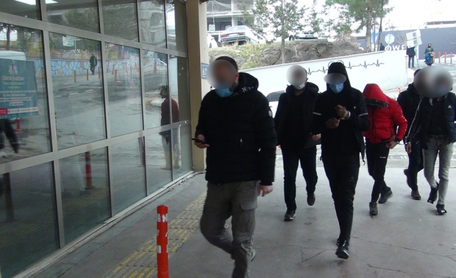 Urfa’da park halindeki araçlardan akü çaldılar!